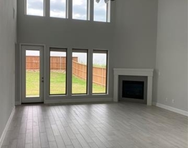 1702 Swayback Lane - Photo Thumbnail 11