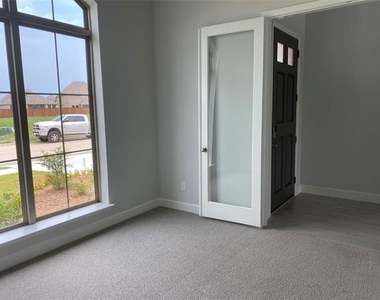 1702 Swayback Lane - Photo Thumbnail 7