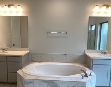 1702 Swayback Lane - Photo Thumbnail 16