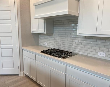 1702 Swayback Lane - Photo Thumbnail 10