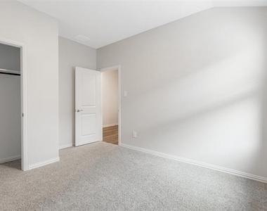 2200 Dunbar Drive - Photo Thumbnail 18