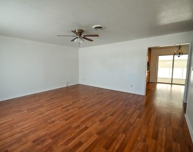 903 N Lamb Street - Photo Thumbnail 1