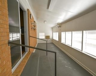 903 N Lamb Street - Photo Thumbnail 4