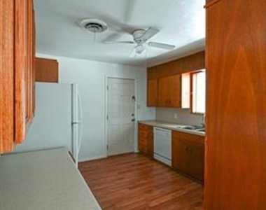 903 N Lamb Street - Photo Thumbnail 2