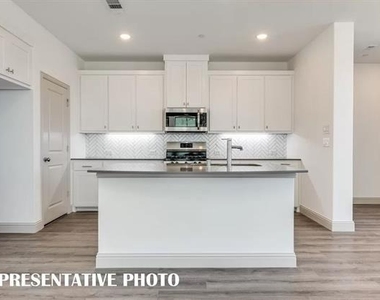 420 4th Street - Photo Thumbnail 4