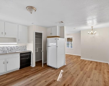 4709 Mayfair Street - Photo Thumbnail 4