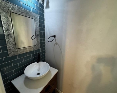2607 Clearview Circle - Photo Thumbnail 13