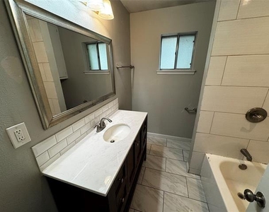 2607 Clearview Circle - Photo Thumbnail 9