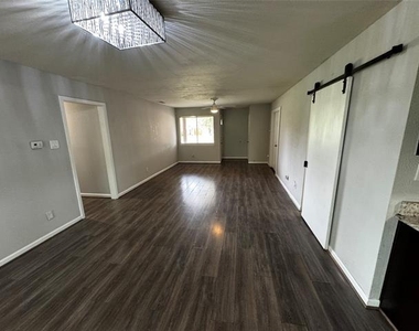 2607 Clearview Circle - Photo Thumbnail 5