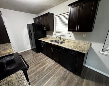 2607 Clearview Circle - Photo Thumbnail 7
