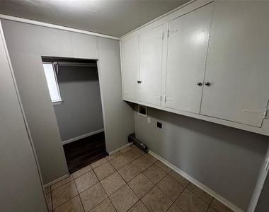 2607 Clearview Circle - Photo Thumbnail 14
