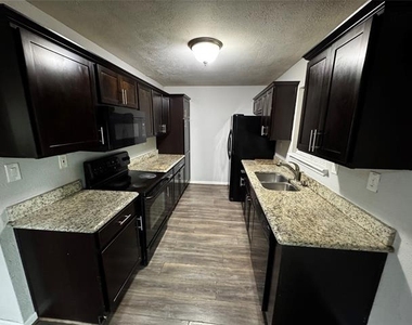 2607 Clearview Circle - Photo Thumbnail 4