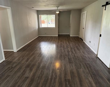 2607 Clearview Circle - Photo Thumbnail 3
