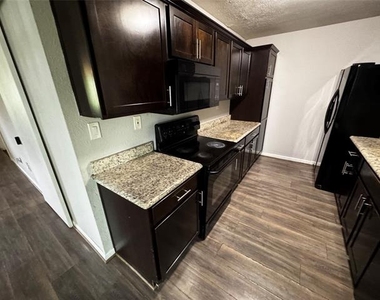 2607 Clearview Circle - Photo Thumbnail 6