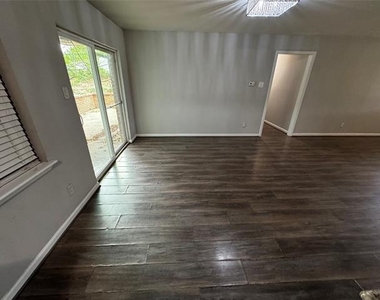 2607 Clearview Circle - Photo Thumbnail 8