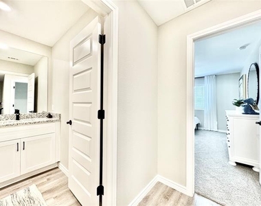 8725 Scottys Lake Lane - Photo Thumbnail 28