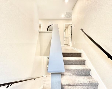 8725 Scottys Lake Lane - Photo Thumbnail 14