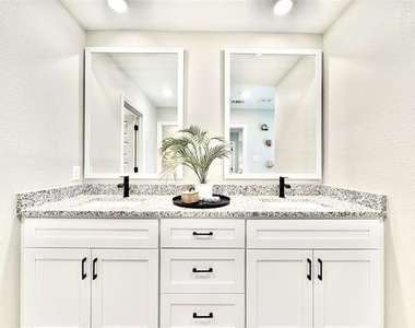 8725 Scottys Lake Lane - Photo Thumbnail 23