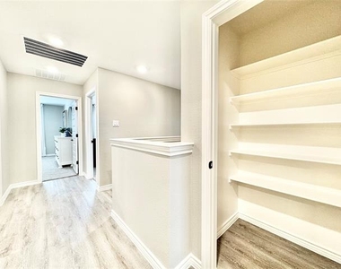 8725 Scottys Lake Lane - Photo Thumbnail 25