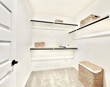 8725 Scottys Lake Lane - Photo Thumbnail 20