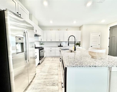 8725 Scottys Lake Lane - Photo Thumbnail 5