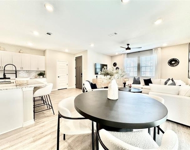8725 Scottys Lake Lane - Photo Thumbnail 4