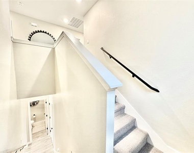 8725 Scottys Lake Lane - Photo Thumbnail 13