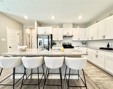 8725 Scottys Lake Lane - Photo Thumbnail 3