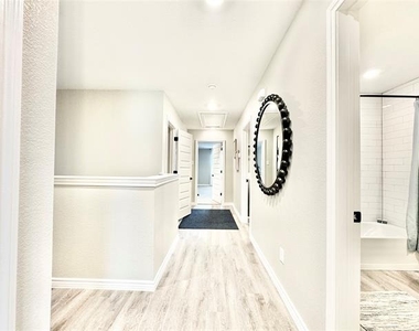 8725 Scottys Lake Lane - Photo Thumbnail 15