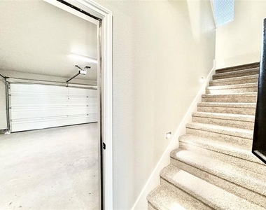 8725 Scottys Lake Lane - Photo Thumbnail 11
