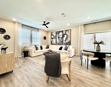 8725 Scottys Lake Lane - Photo Thumbnail 1
