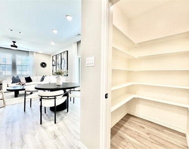 8725 Scottys Lake Lane - Photo Thumbnail 10