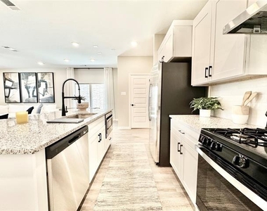 8725 Scottys Lake Lane - Photo Thumbnail 7