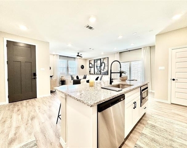 8725 Scottys Lake Lane - Photo Thumbnail 6