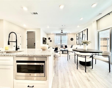 8725 Scottys Lake Lane - Photo Thumbnail 9