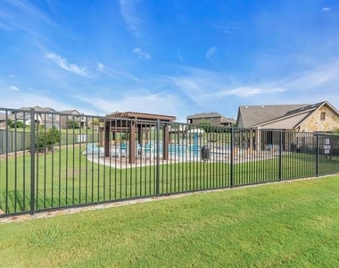1208 Sagewood Drive - Photo Thumbnail 34
