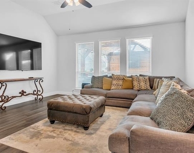 1208 Sagewood Drive - Photo Thumbnail 10
