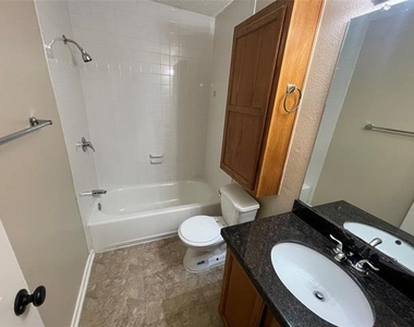 821 Loganwood Drive - Photo Thumbnail 8
