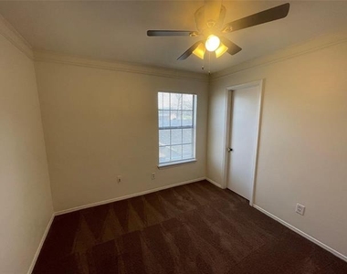 821 Loganwood Drive - Photo Thumbnail 12