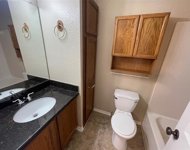 821 Loganwood Drive - Photo Thumbnail 10