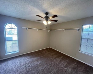 821 Loganwood Drive - Photo Thumbnail 9