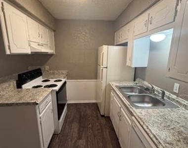 708 E Pecan Street - Photo Thumbnail 5