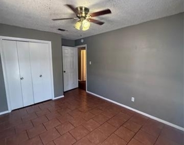 708 E Pecan Street - Photo Thumbnail 10