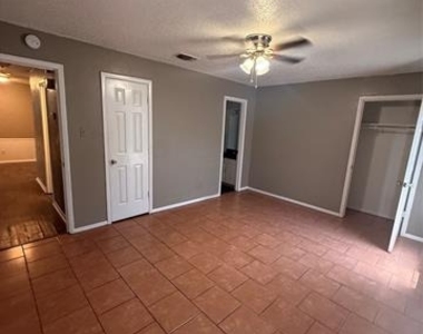 708 E Pecan Street - Photo Thumbnail 11