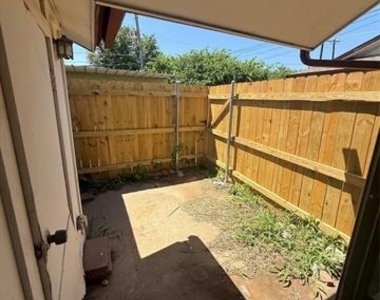 708 E Pecan Street - Photo Thumbnail 14