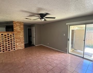 708 E Pecan Street - Photo Thumbnail 3