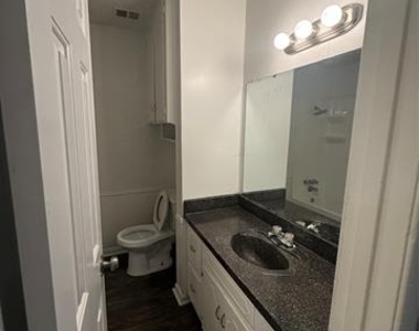 708 E Pecan Street - Photo Thumbnail 8