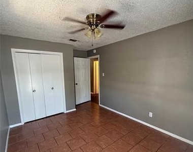 708 E Pecan Street - Photo Thumbnail 7