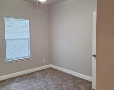 3118 Hemphill Street - Photo Thumbnail 7