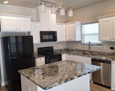 3118 Hemphill Street - Photo Thumbnail 2